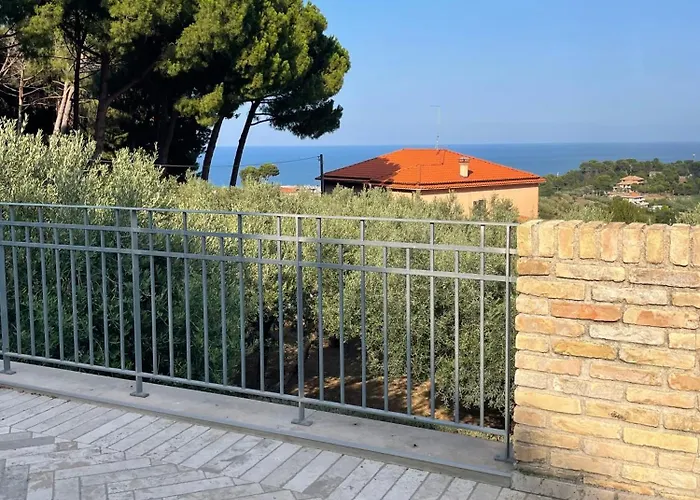 La Bouganvillea